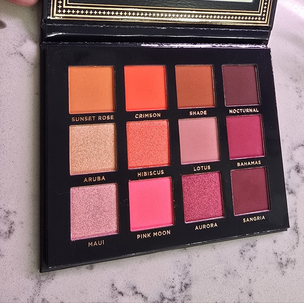 Ace Beaute Scarlet Dusk Eyeshadow Palette